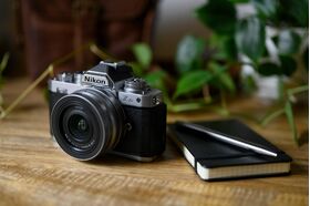Nikon Z fc (Silver) Kit (Z DX 16-50mm VR SL) & (Z DX 50-250mm VR) — 1169€ Photo Emporiki