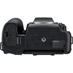 Nikon D7500 DSLR Κάμερα με 18-140mm VR Φακό — 1016€ Photo Emporiki