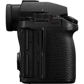 Panasonic Lumix DC-S5 II X Kit + 3,5-5,6/20-60 — 0€ Photo Emporiki